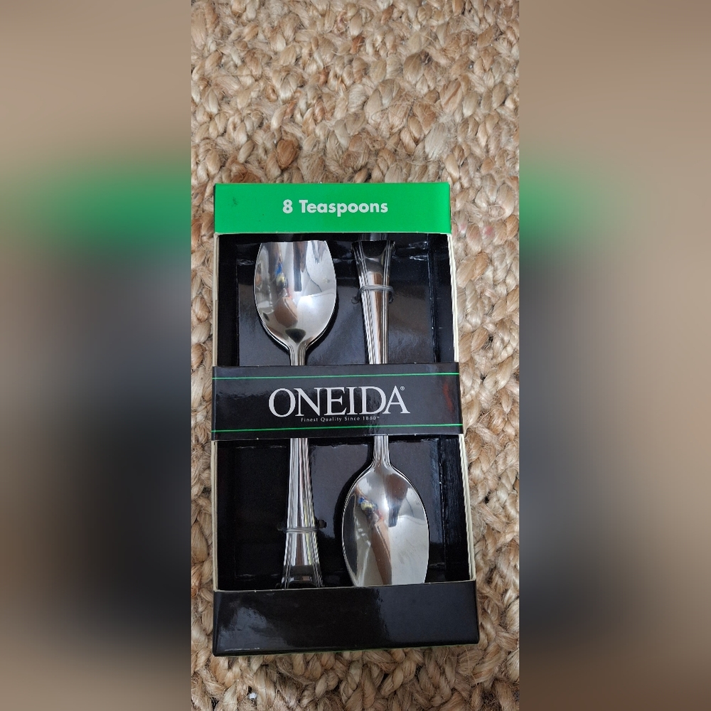 Oneida Tress Tea Spoons Teaspoons Set‎ Of 8 NEW In Box